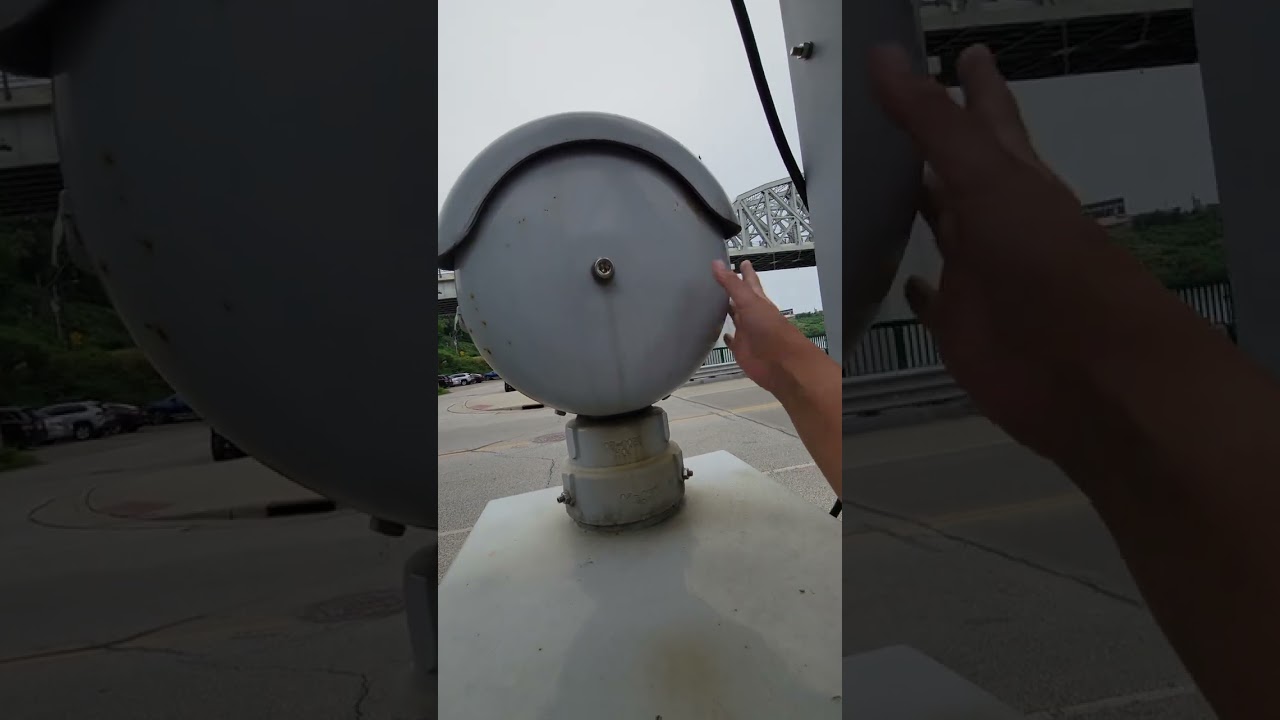 Ringing a Federal Signal mechanical bell on the lift bridge signal on Columbius Ave, Cleveland, OH
