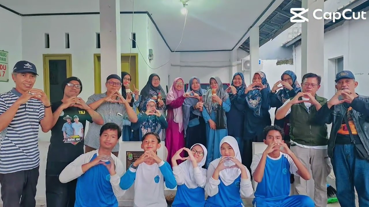 Tim Lentera Bumi SMPN 2 Telukjambe Timur