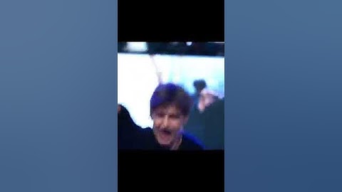 Давид поёт на концерте ЦУЕФА