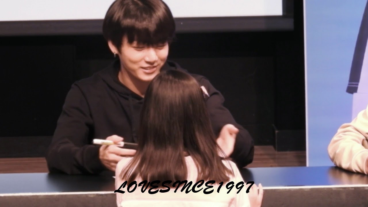 ''어린 팬 왔어용'' HD PUMA TURIN FAN SIGN 180408 정국