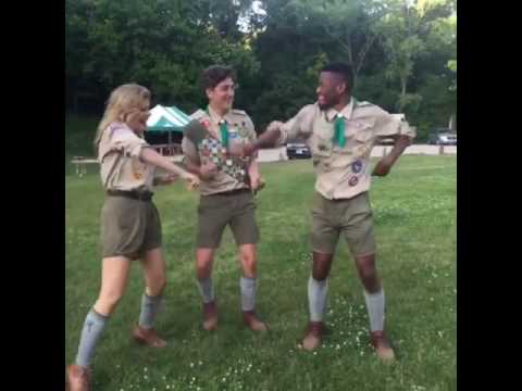 Vine: White people ruin every dance