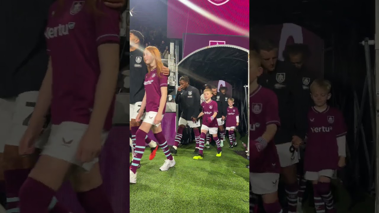 Here come the teams 🙌 #BurnleyFC #Football #efl