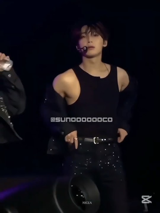 His broad shoulder 😫 #sunoo #enhypen