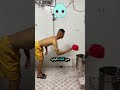 الرجل يغتسل بطريقة مثيرة للاهتمام 