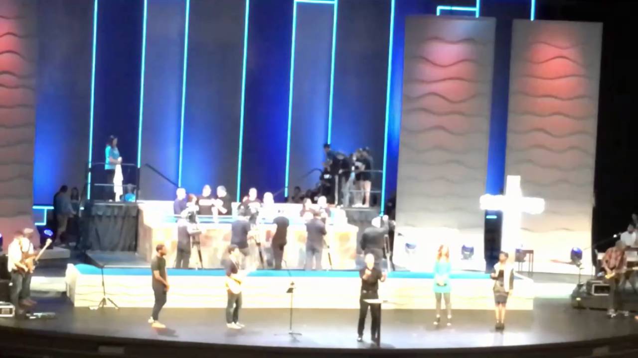 Крещение в Willow Creek Church, South Barrington, IL YouTube