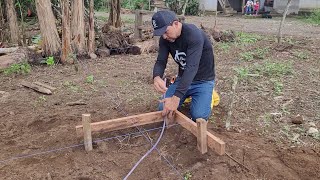 Inicio de obra.  Casa 10 m x 8 m. Escuadra, niveles, cimentacion instalaciones y piso. Video 1.