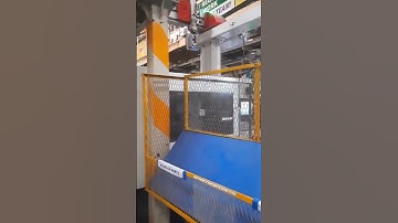 Automatic Robotic Injection Molding #shortvideo