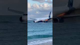 Engine Me Aag #PlaneEmergency#EngineFire#CrashLanding#AirplaneShock#ViralShorts#FYP
