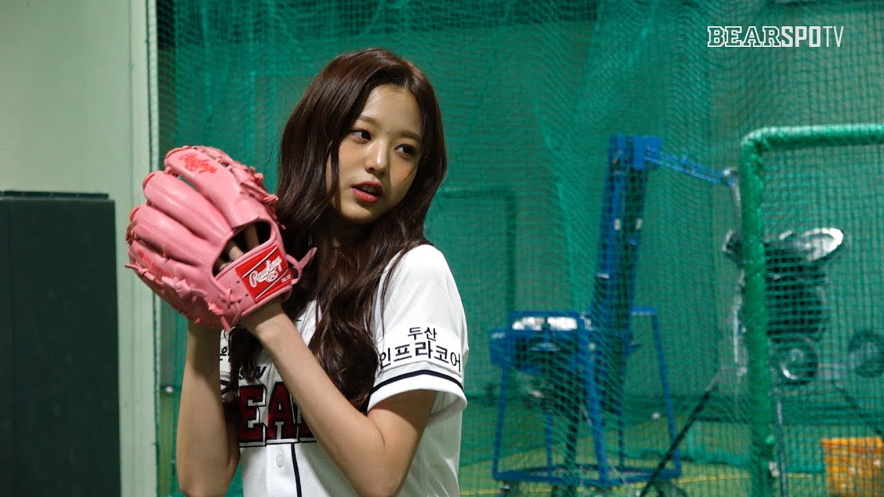 [오늘의 시구] 아이즈원 (IZONE) 장원영&미야와키 사쿠라! 시구 시타! (10.06)