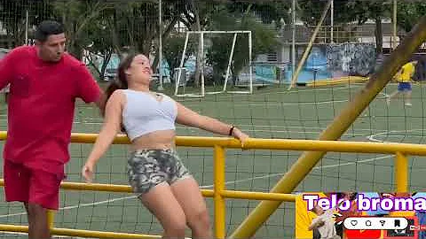 Broma la mano eléctrica@ ⚡💡/ Pegadinha da mão ✋ eléctrica/ electric hand prank