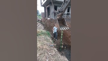 Ép cọc làm móng tường rào