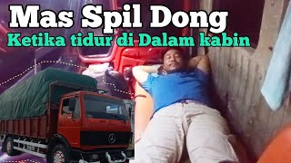 SPIL DONG KETIKA TIDUR DI DALAM KABIN.