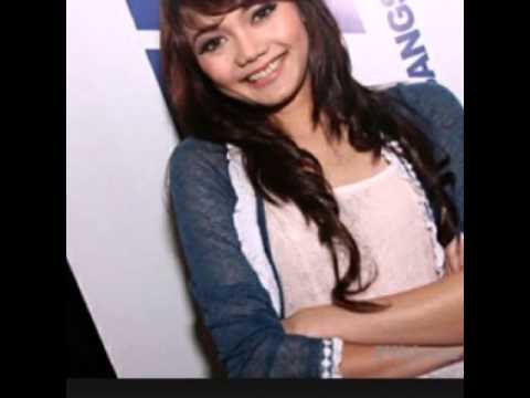 Selebritis yang cumi (cuma mirip)