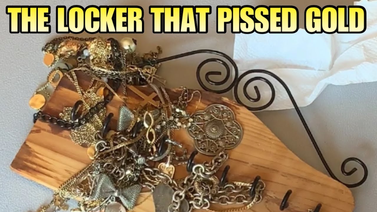 LOCKER KEEPS GIVING GOLD! $1500 STORAGE UNIT I bought an abandoned storage unit and found gold