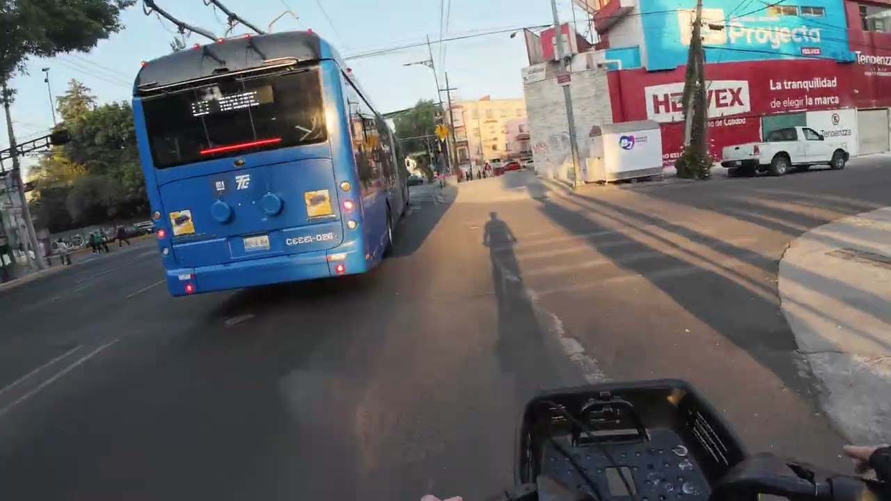 México city, Mexico 🇲🇽 HDR cycling across Benito Juarez, helping the biker