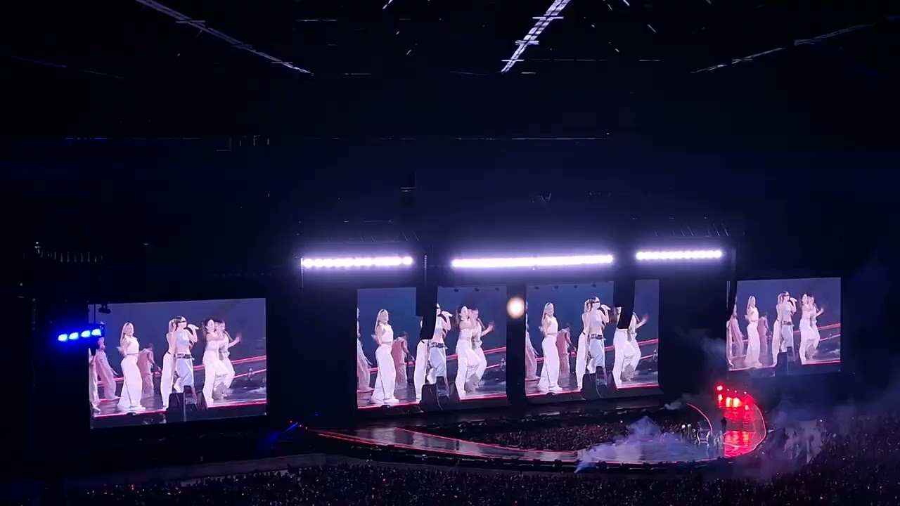 Jennie Solo Performance