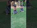 Bayi joget di taman #bayikembar #funnylaugh #bayikembarlucu #babycomedy #kembarlucu #twins #funny