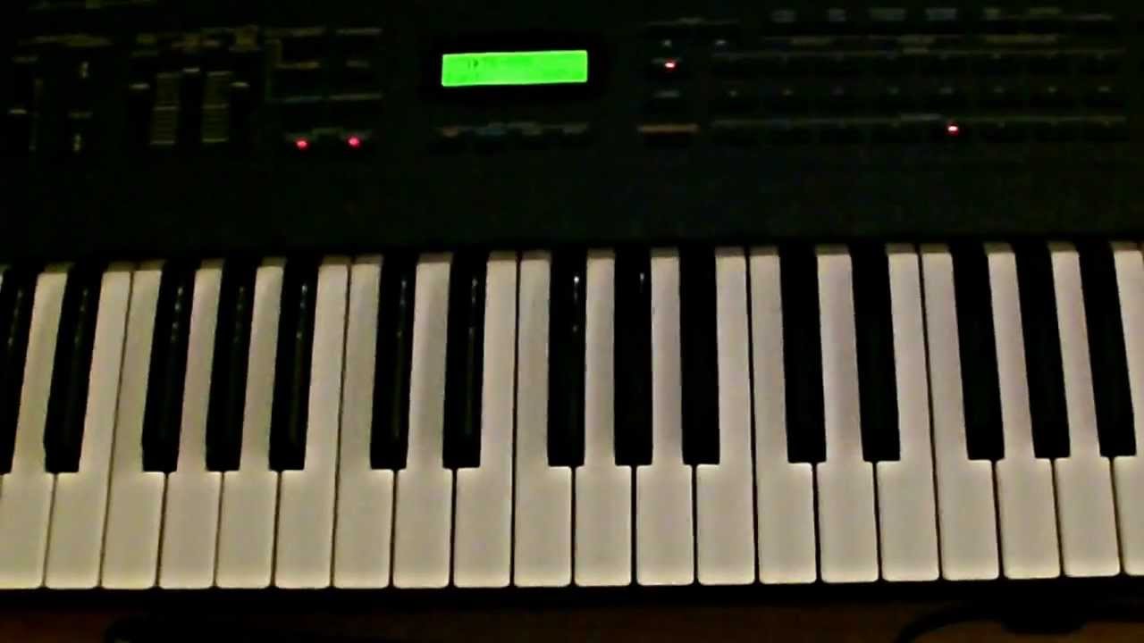 Roland JV-30 Synthesizer