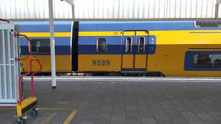 Virm Vertrekt Uit Leiden Centraal