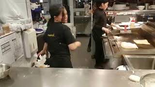 Awek cun tebar roti canai