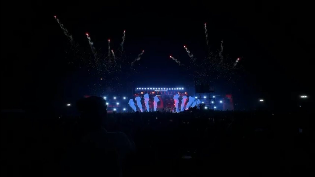 Darshan Raval k concert pohoch gaye!!! 🥂