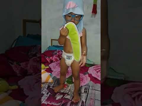 badan kecil ga mau pake baju malah pake jilbab aja