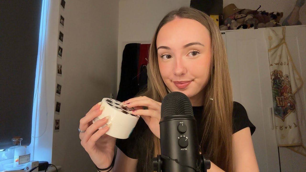 ASMR Tapping on my Favourite Triggers !