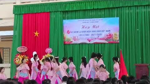 Lớp 10a1 múa 20-11 năm học 2025-2026