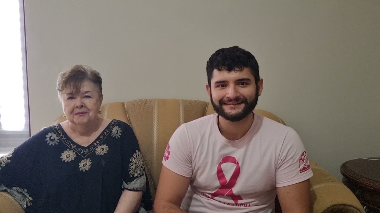 Broma a la abuelita para poder pedir una beca