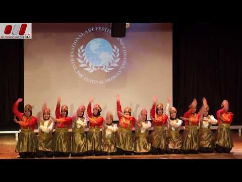 «Indonesian Folk Dance» Folk Group «Universitas Islam». Yogyakarta. Indonesia. Vienna Stars