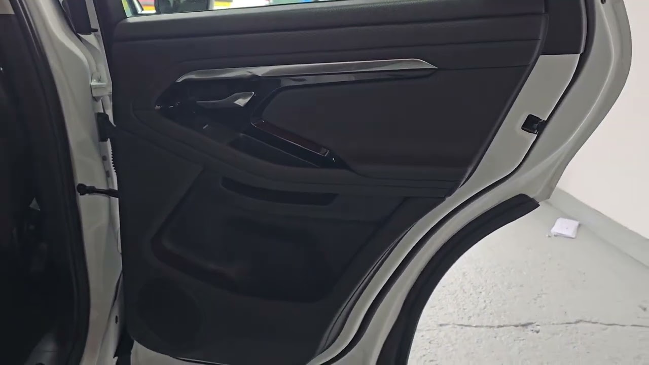 🌟 2021 (face lift) Range Rover Evoque D165 Manual SUV for Sale 