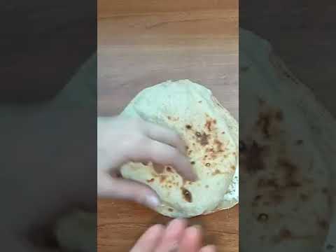 هاتي قطعتين جبنه مثلثات ورغيف عيش وتعالي نعمل عظمه 