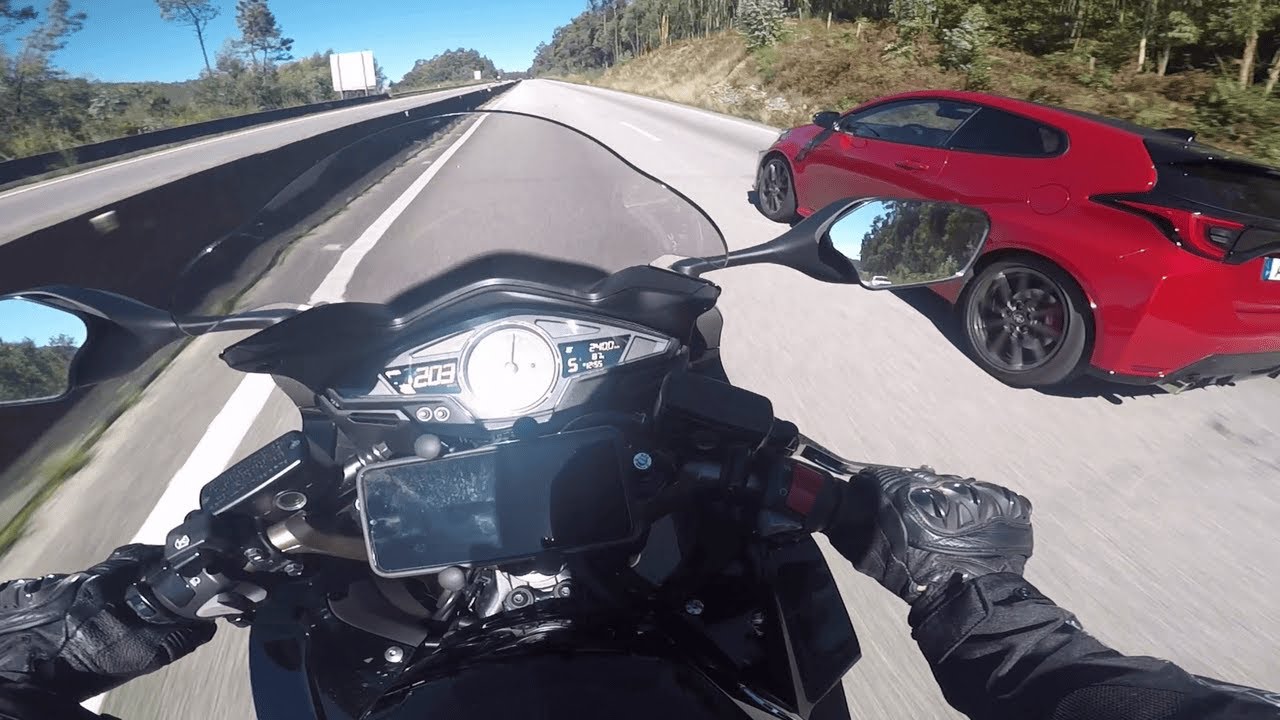 HONDA VFR800F VS TOYOTA YARIS GR 🔥