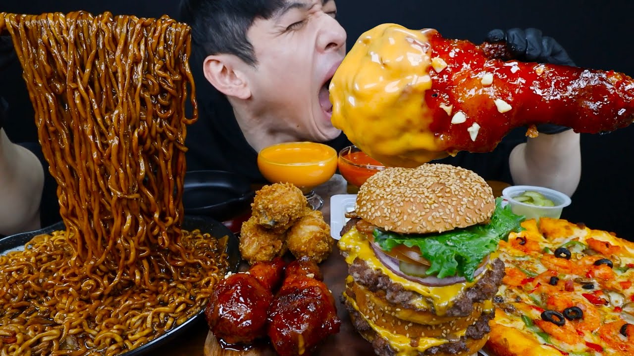 [180cm 95kg 유지어터먹방] 사천짜파게티 & BBQ치킨 & 브루클린버거 & 미스터피자 BLACK BEAN NOODLES & CHICKEN & PIZZA MUKBANG