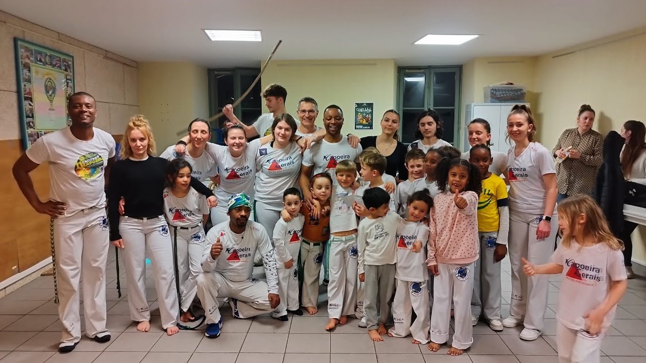 Roda Surpresa de aniversário!#mestrandomarmeide #capoeiragerais #flayosc #france 