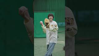 2026年4月7日(火)阪神甲子園球場で行われた「阪神タイガース 対 東京ヤクルトスワローズ」戦で、あいみょんが始球式を務めました