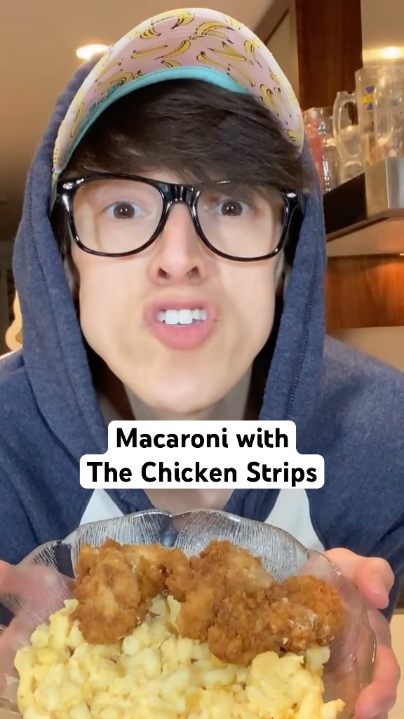 Macaroni with the Chicken Strips ? #TheManniiShow.com/series