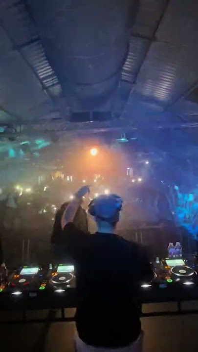When your nokia rings whilst youโre deejaying #dnb #drumandbass #nokia #rave #shorts