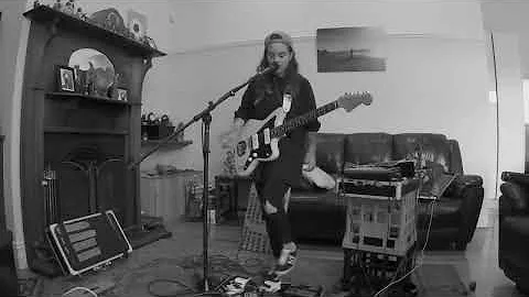 TASH SULTANA - JUNGLE (LIVE BEDROOM RECORDING)