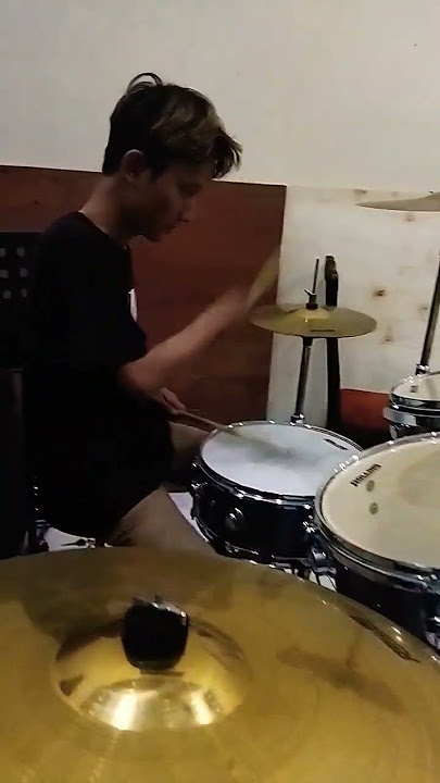 beginilah suara drum rolling untuk latihan band
