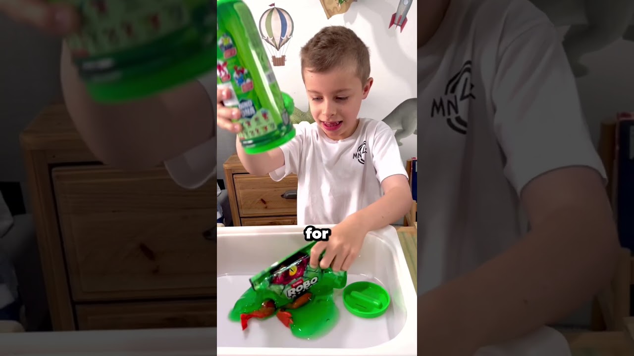CAN I LET YOU IN ON A SECRET?! Robo Alive Dino DNA is the BEST toy for your messy kids! 🦖🔬