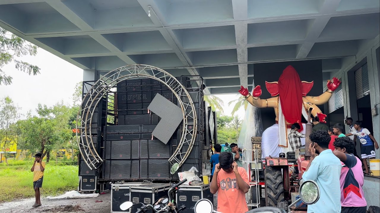 Kachholi na raja ke aagman me❤️🥰 - superzankar sound bajte hi sabne kaan pakad liye🤷‍♂️😃