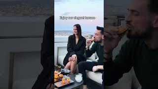 Den Hour At The Penthouse Lounge