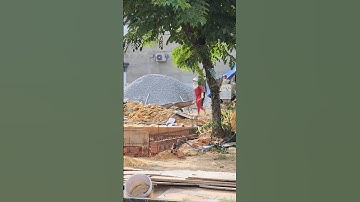 Công việc này họp với nam hơn nhưng vì miếng cơm manh áo phải cố gắn làm thôi