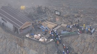 遺族初めて御嶽山頂に 27日で噴火4年、犠牲者慰霊