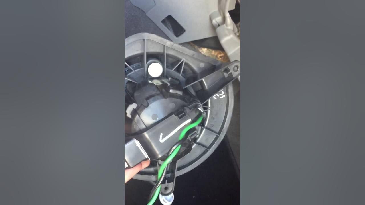 Jeep Grand Cherokee 2005-2006 blower motor ac replaced - YouTube