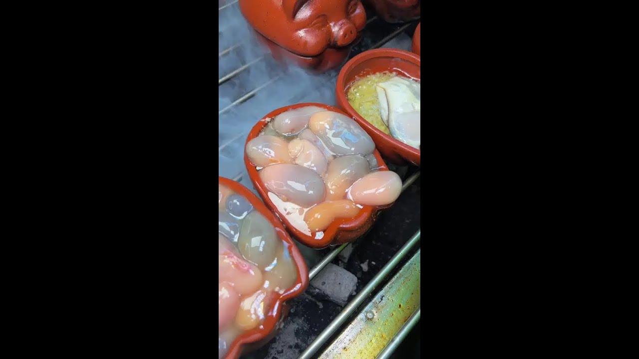 Have you ever eaten such a special roast chicken with clam garlic and roasted oyster?