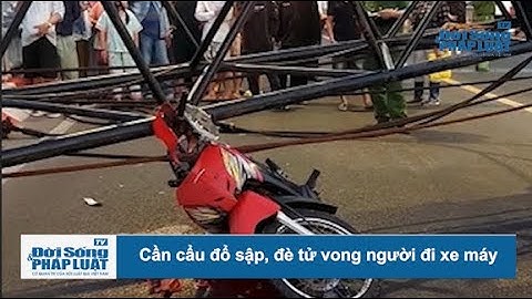 Cần cẩu đổ sập, đè tử vong người đi xe máy