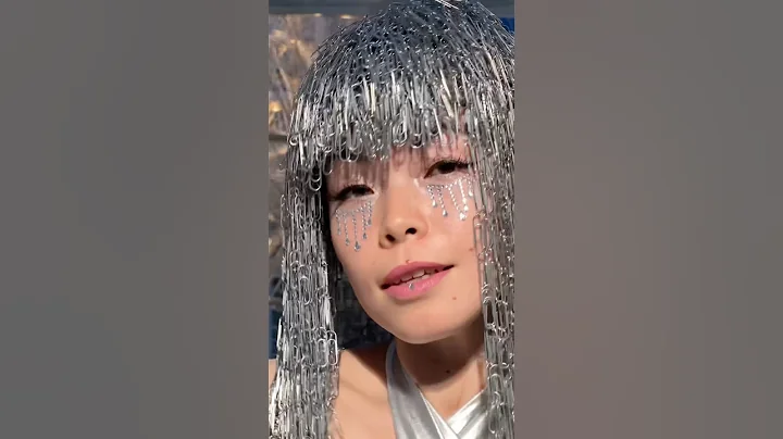 Made a paperclips wig 🧷 #theolesia #paperclipswig #diyfashion thumbnail