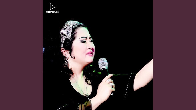 Анна Климова порно Әйелі күйеуінің жұмыстан келгенін күтеді, сондықтан оны бірден сүйіспеншілікпен қуанта алады.